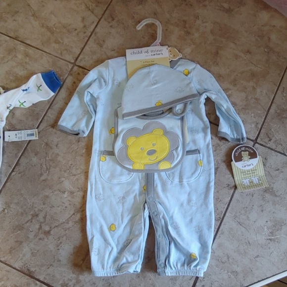 Two sets of infant pajamas. - Picture 4 of 6